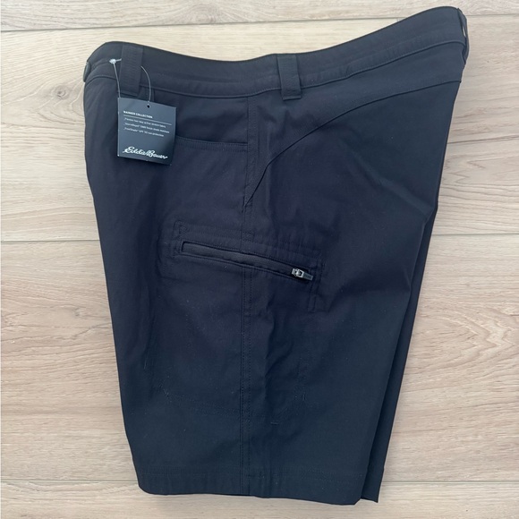 Eddie Bauer Women’s Black Mid Rise Rainier SHORTS Outdoor Adventure NWT Size 8 - Picture 4 of 6